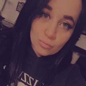 Meet your Posher, Cassandra